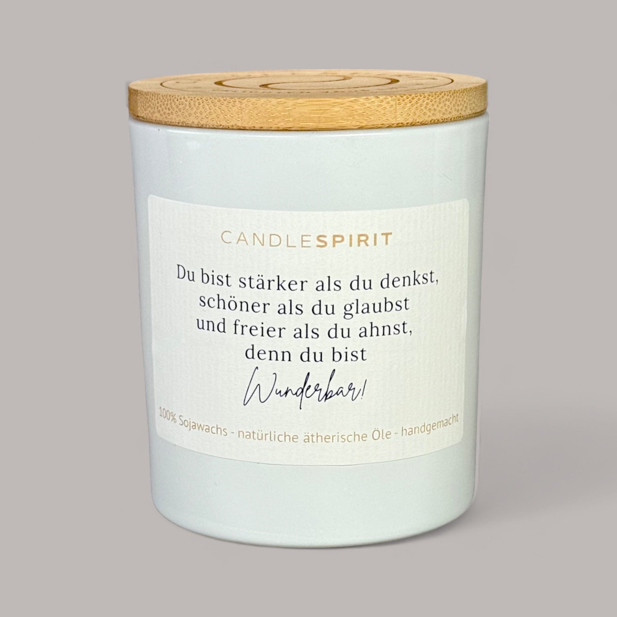 "Du bist stärker als Du denkst, schöner als Du glaubst und freier als Du ahnst, denn Du bist wunderbar." | Aromatherapie Kerze | Meditation passend je Duft im Bambusdeckel