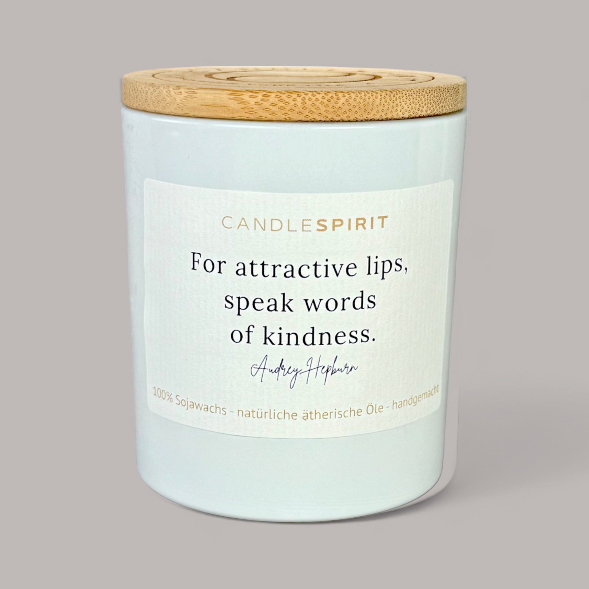 "For attractive lips, speak words of kindness. Audrey Hepburn" | Aromatherapie Kerze