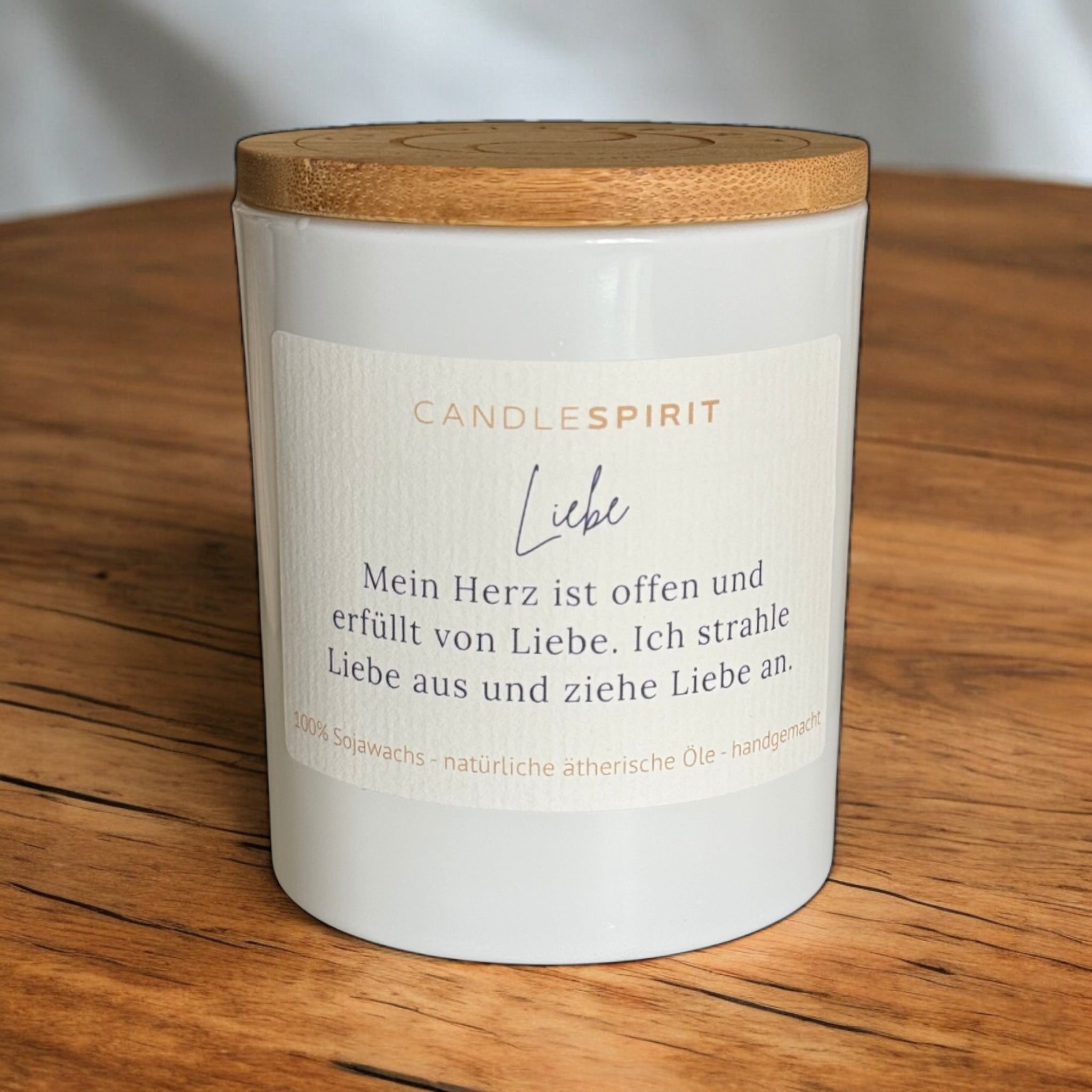 "Liebe, mein Herz ist offen und erfüllt von Liebe. Ich strahle Liebe aus und ziehe Liebe an." | Aromatherapie Kerze