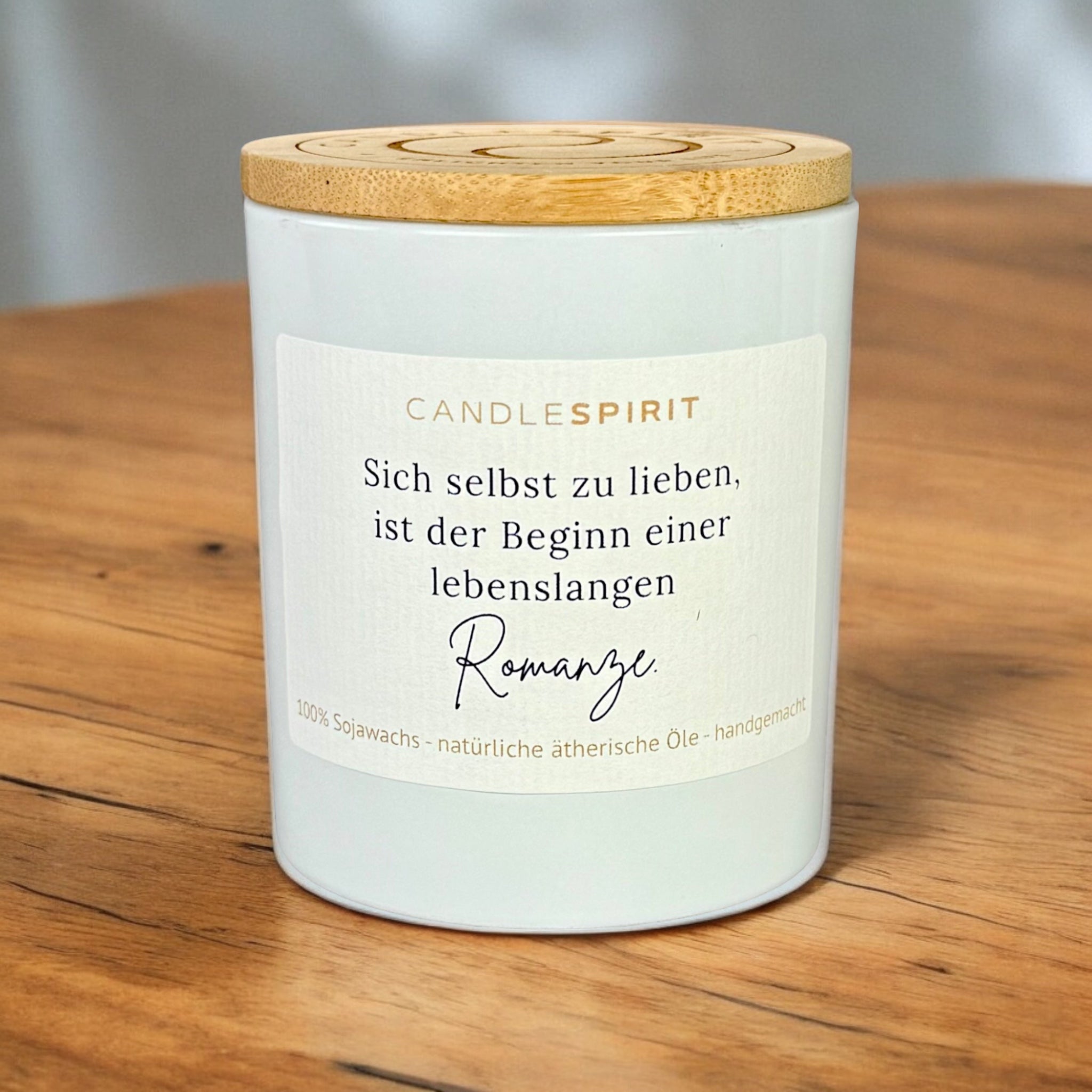 "Sich selbst zu lieben ist der Beginn einer lebenslangen Romanze." | Aromatherapie Kerze